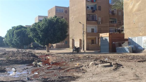 مياه المجاري تحاصر نزلة باسوس بالقليوبية.. والأهالي يطالبون بالصرف الصحي مياه المجاري تحاصر نزلة باسوس بالقليوبية.. والأهالي يطالبون بالصرف الصحي