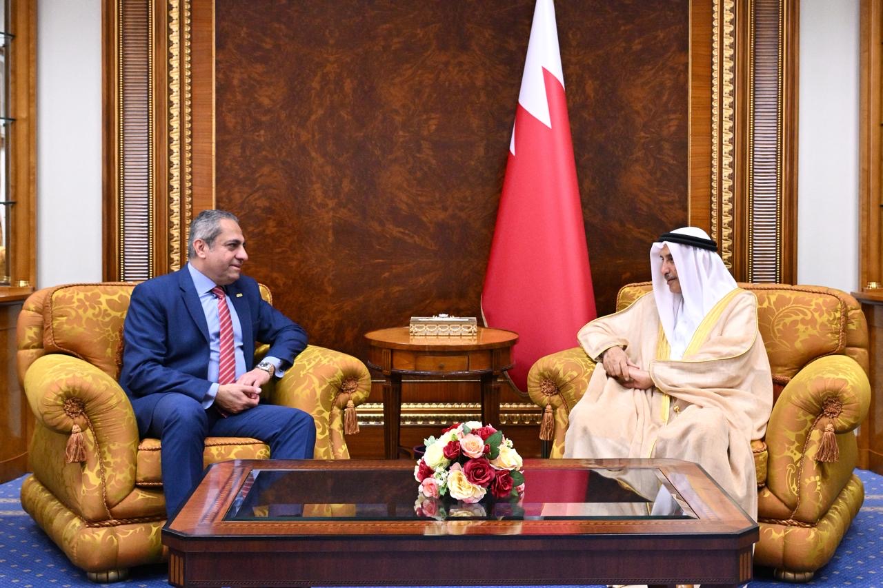 نائب رئيس مجلس الوزراء البحريني يستقبل المهندس خالد عباس ويشيد بالمسار التنموي المصرى.