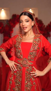 نارين عمارة تحتفل بحفل الحناء استعدادًا لزفافها وتتعرض لموقف مفاجئ نارين عمارة تحتفل بحفل الحناء استعدادًا لزفافها وتتعرض لموقف مفاجئ