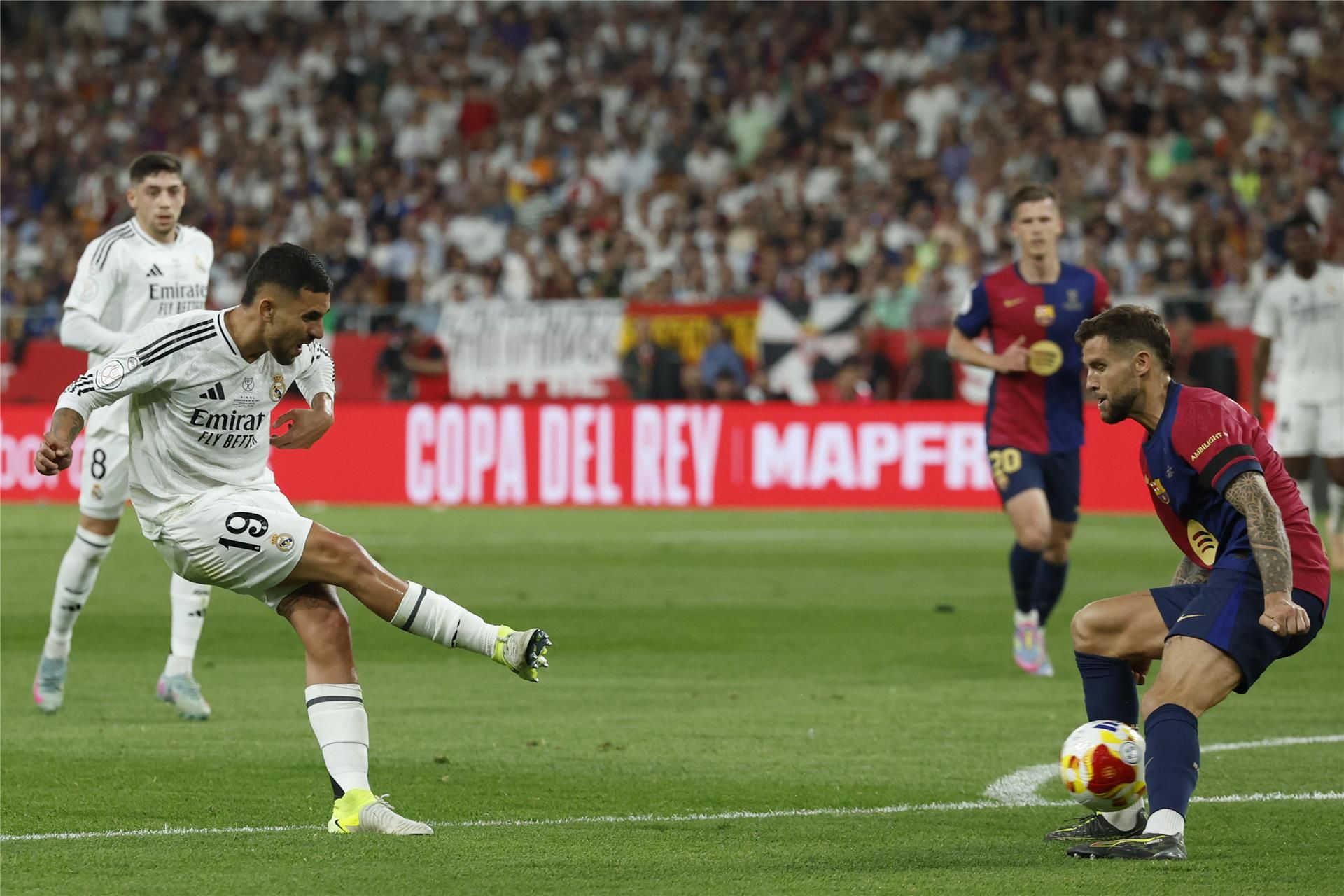 نبأ سار لريال مدريد بشأن إصابة سيبايوس نبأ سار لريال مدريد بشأن إصابة سيبايوس