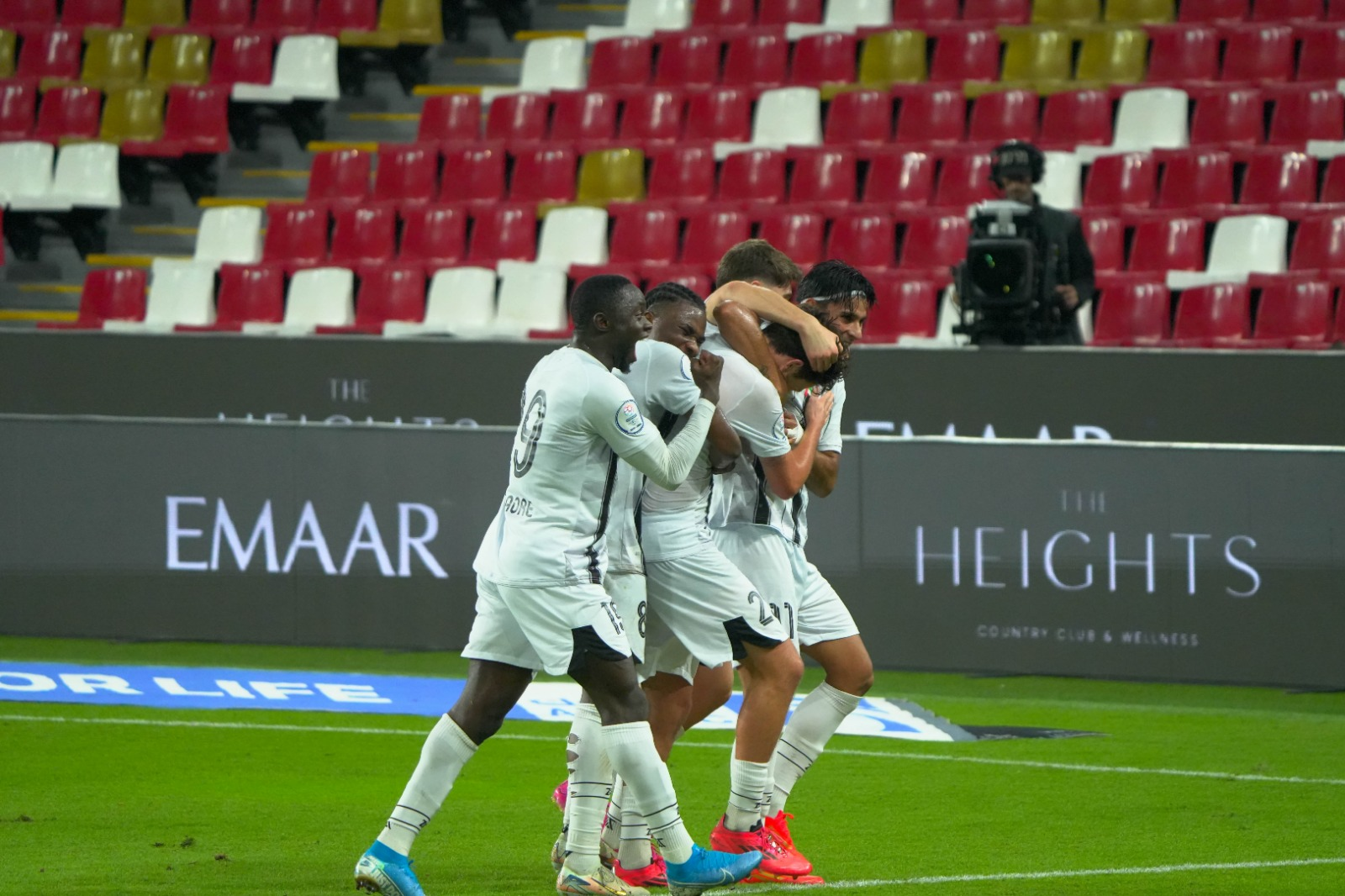 نتيجة مباراة الجزيرة ضد عجمان في الجولة 21 بالدوري الإماراتي.. تعثر جديد لفخر أبو ظبي نتيجة مباراة الجزيرة ضد عجمان في الجولة 21 بالدوري الإماراتي.. تعثر جديد لفخر أبو ظبي
