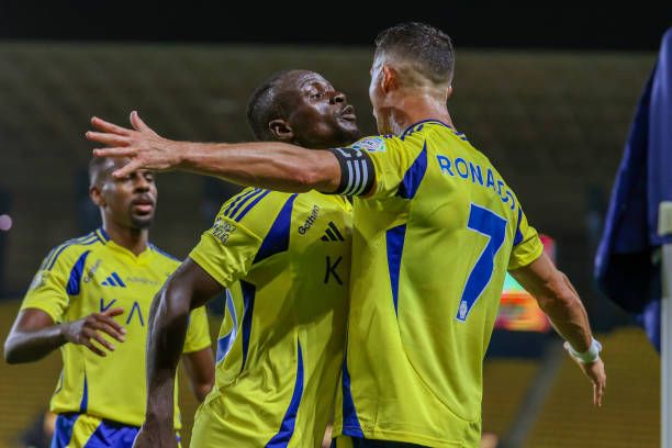 نجوم النصر يحتفلون بمناسبة خاصة لساديو ماني.. واللاعب يرد نجوم النصر يحتفلون بمناسبة خاصة لساديو ماني.. واللاعب يرد