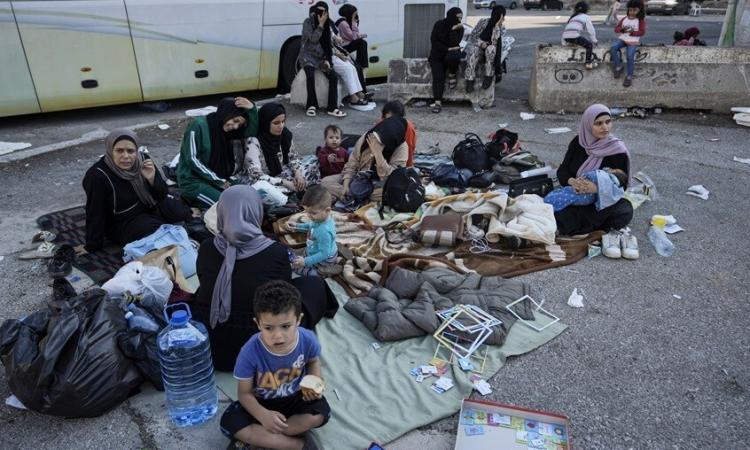نزوح لبناني بالضاحية الجنوبية لبيروت وسط إطلاق كثيف للنيران الإسرائيلية نزوح لبناني بالضاحية الجنوبية لبيروت وسط إطلاق كثيف للنيران الإسرائيلية