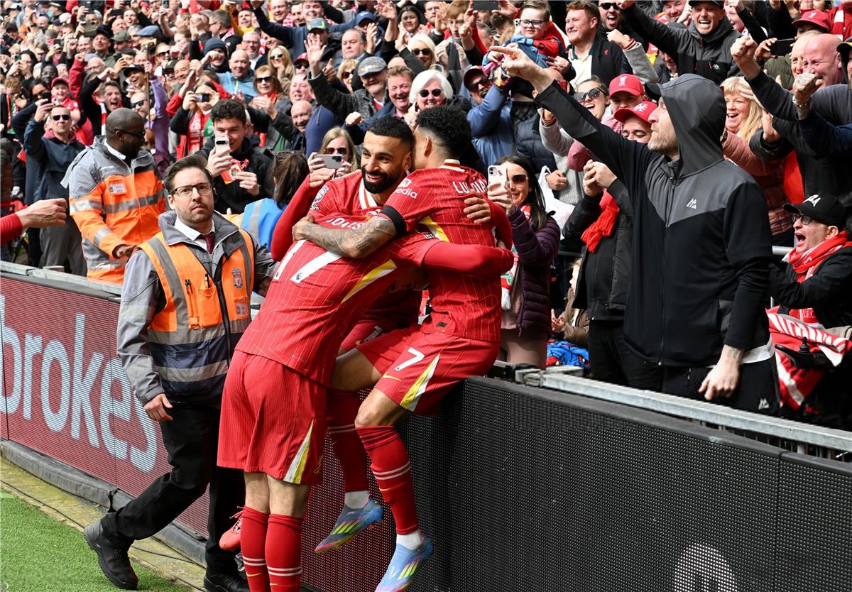 نقطة لتتويج ليفربول ومحمد صلاح باللقب.. ترتيب الدوري الإنجليزي بعد نهاية الجولة 34 نقطة لتتويج ليفربول ومحمد صلاح باللقب.. ترتيب الدوري الإنجليزي بعد نهاية الجولة 34