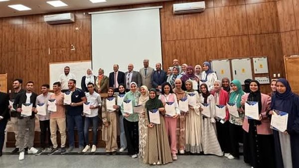 نقيب أطباء قنا يشارك في حفل تخرّج الدفعة الثالثة من كورس البحث العلمي نقيب أطباء قنا يشارك في حفل تخرّج الدفعة الثالثة من كورس البحث العلمي