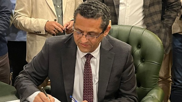 نقيب الصحفيين يتواصل مع وزير الإسكان لتخصيص 750 وحدة سكنية للصحفيين نقيب الصحفيين يتواصل مع وزير الإسكان لتخصيص 750 وحدة سكنية للصحفيين