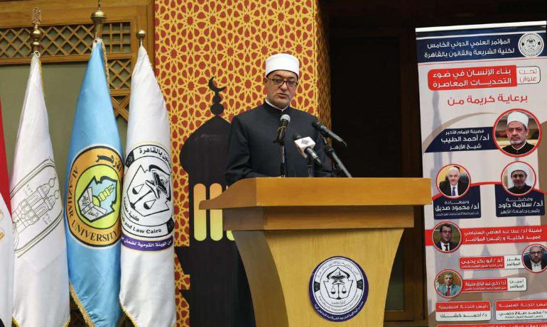 مفتي الجمهورية يدعو لتطوير مناهج جامعية متخصصة في فقه بناء الإنسان