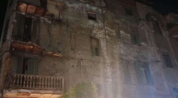 انهيار جزئي لواجهة عقار قديم بمنطقة اللبان في الإسكندرية
