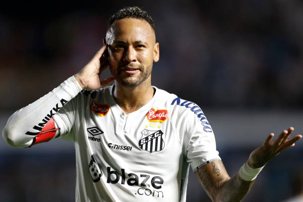 نيمار يعود للتدريبات بعد غياب شهر للإصابة نيمار يعود للتدريبات بعد غياب شهر للإصابة