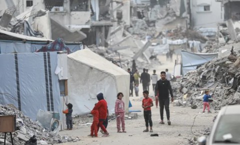 هآرتس: أطفال غزة أمام 3 خيارات أحلاها مر هآرتس: أطفال غزة أمام 3 خيارات أحلاها مر