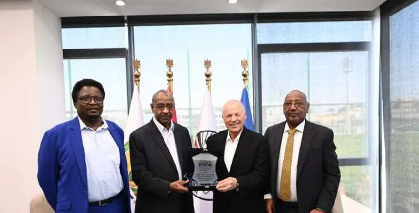 هاني أبو ريدة يلتقي رئيس الاتحاد السوداني لكرة القدم هاني أبو ريدة يلتقي رئيس الاتحاد السوداني لكرة القدم