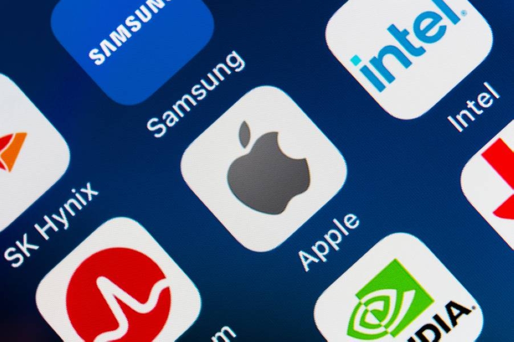 هروب تكنولوجي من قبضة ترامب.. أبل وإنفيديا تتنفسان الصعداء هروب تكنولوجي من قبضة ترامب.. أبل وإنفيديا تتنفسان الصعداء