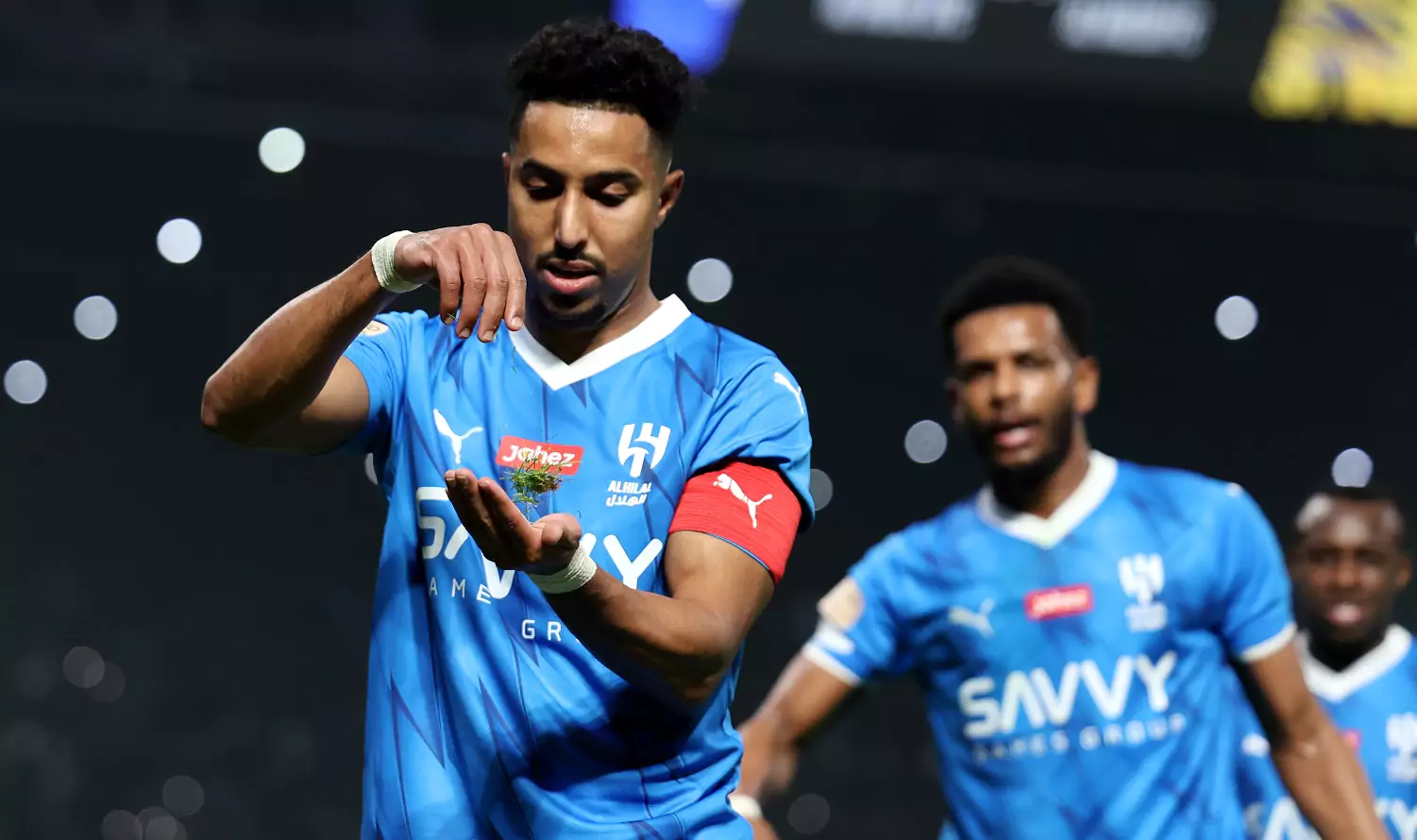 هل سيغيب سالم الدوسري عن مباراة الهلال ضد الخليج؟