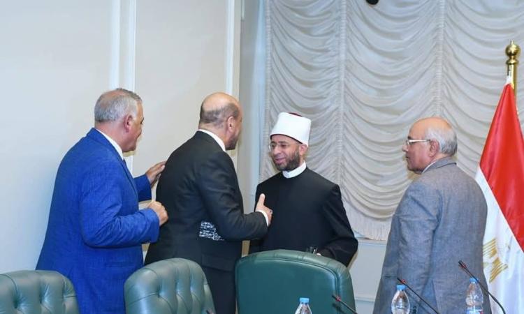 وزير الأوقاف يستقبل عددا من أعضاء مجلس النواب للاستماع إلى مطالب الأهالي وزير الأوقاف يستقبل عددا من أعضاء مجلس النواب للاستماع إلى مطالب الأهالي