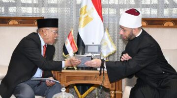 وزير الأوقاف يشدد على أهمية تعزيز التعاون مع ماليزيا في نشر الفكر الوسطي