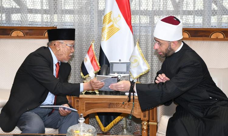 وزير الأوقاف يشدد على أهمية تعزيز التعاون مع ماليزيا في نشر الفكر الوسطي