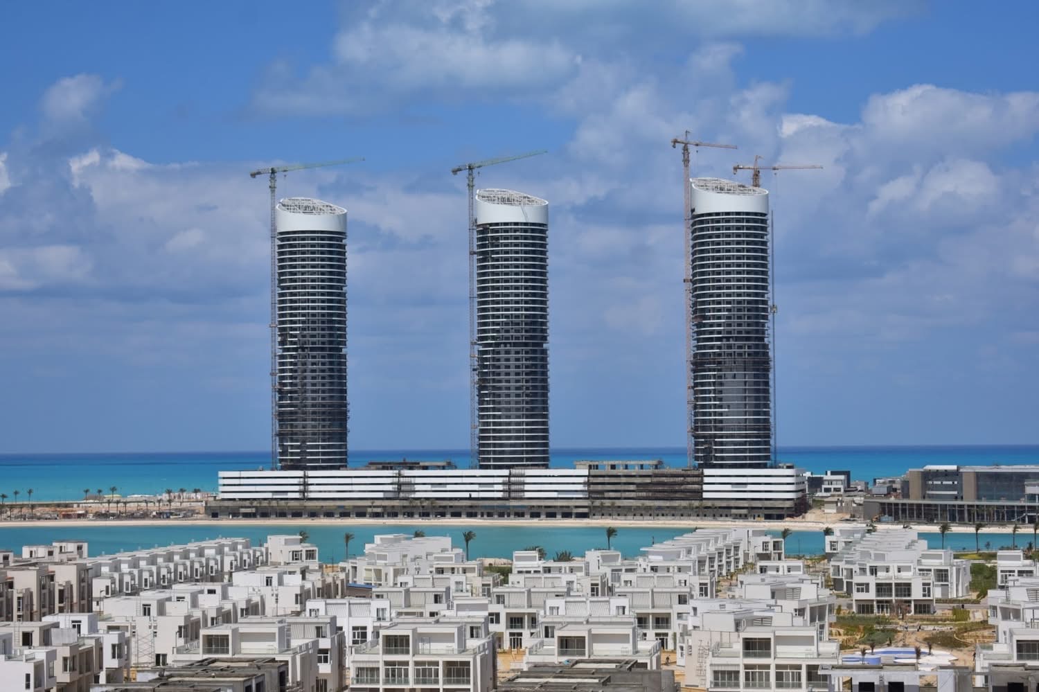 وزير الإسكان: تسليم نحو 5 آلاف وحدة بالعلمين الجديدة قبل 30 يونيو 2025 وزير الإسكان: تسليم نحو 5 آلاف وحدة بالعلمين الجديدة قبل 30 يونيو 2025