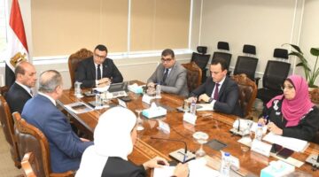 وزير الإسكان يبحث مع “التنمية الحضرية” ملف تشغيل حديقة “تلال الفسطاط”