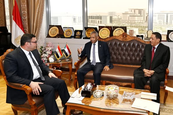 وزير الإسكان يبحث مع السفير السوداني فرص الاستفادة من التجربة المصرية في البناء والتخطيط وزير الإسكان يبحث مع السفير السوداني فرص الاستفادة من التجربة المصرية في البناء والتخطيط