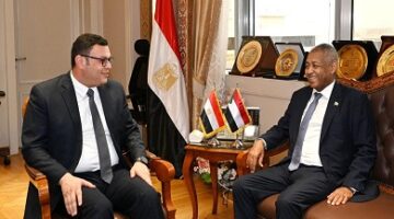 وزير الإسكان يبحث مع سفير السودان بالقاهرة تعزيز فرص ومجالات التعاون
