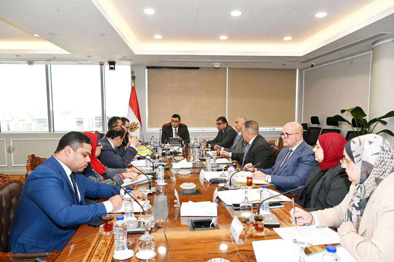 وزير الإسكان يستعرض مقترح اللائحة التنظيمية للهيئة العامة للتنمية السياحية