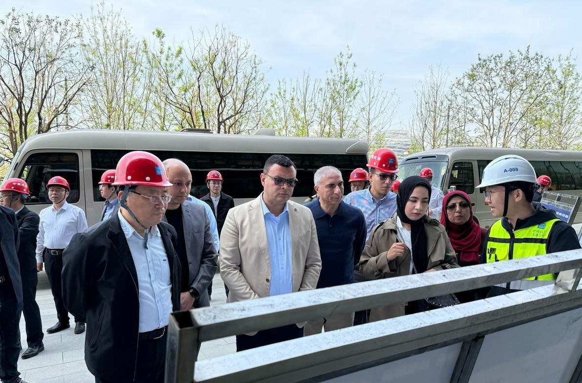 وزير الإسكان يطلع على أفضل طرق البناء الحديثة والتكنولوجيا المتقدمة في الصين وزير الإسكان يطلع على أفضل طرق البناء الحديثة والتكنولوجيا المتقدمة في الصين