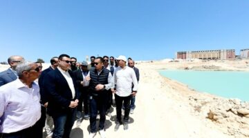 وزير الإسكان يكشف معدلات تنفيذ ممشى الخدمات “Marina walk” بمارينا 5