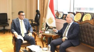 وزير الإسكان يلتقي رئيس الهيئة الوطنية للصحافة لبحث أوجه التعاون المشترك