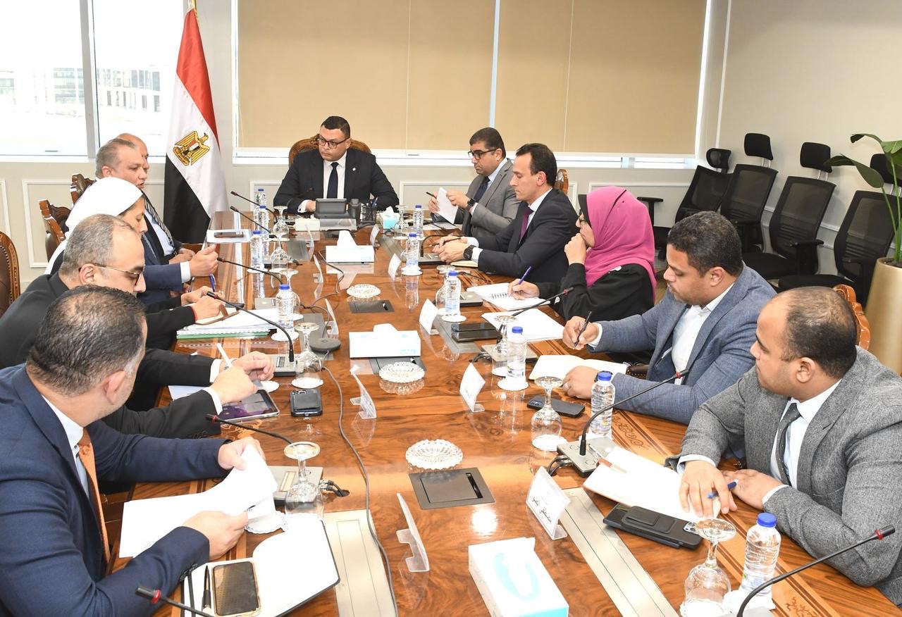 وزير الإسكان يلتقي رئيس صندوق التنمية الحضرية لمتابعة موقف تشغيل حديقة “تلال الفسطاط” وزير الإسكان يلتقي رئيس صندوق التنمية الحضرية لمتابعة موقف تشغيل حديقة “تلال الفسطاط”