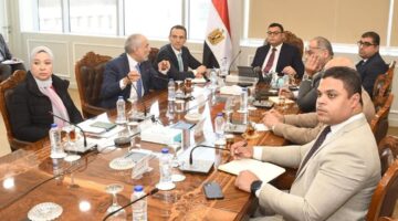 وزير الإسكان يوجه بالبدء الفوري بمشروع تطوير سور مجرى العيون