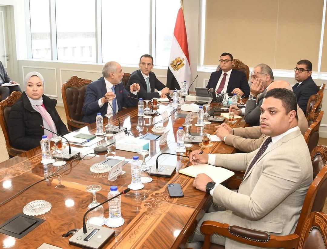 وزير الإسكان يوجه بالبدء الفوري بمشروع تطوير سور مجرى العيون وزير الإسكان يوجه بالبدء الفوري بمشروع تطوير سور مجرى العيون