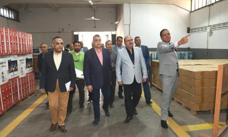 وزير الإنتاج الحربى يجري زيارة مفاجئة لشركة قها للصناعات الكيماوية وزير الإنتاج الحربى يجري زيارة مفاجئة لشركة قها للصناعات الكيماوية
