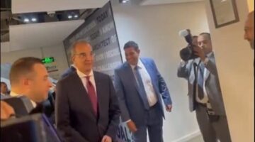 وزير الاتصالات: عمل برنامج لتصميم السجاد بالطرق الإلكترونية بمركز طوخ | بث مباشر