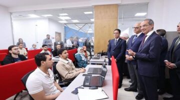 وزير الاتصالات ومحافظ القليوبية يتفقدان مركز إبداع مصر الرقمية "كريتيفا"