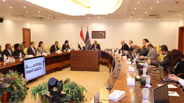 وزير الاتصالات يبحث مع فوداكوم وفودافون مصر تعزيز الاستثمارات الجنوب أفريقية وزير الاتصالات يبحث مع فوداكوم وفودافون مصر تعزيز الاستثمارات الجنوب أفريقية