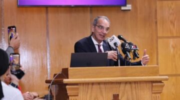وزير الاتصالات يتفقد عدد من "مشروعات الاتصالات" بمحافظة القليوبية