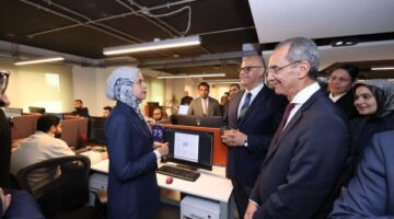 وزير الاتصالات يزور فرع شركة سيليكون إكسبرت الأمريكية الرائدة عالميًا فى مجال تحليل بيانات المكونات الإلكترونية