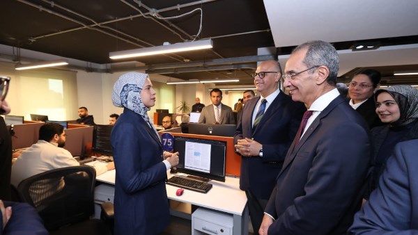 وزير الاتصالات يزور فرع شركة سيليكون إكسبرت الأمريكية الرائدة عالميًا فى مجال تحليل بيانات المكونات الإلكترونية وزير الاتصالات يزور فرع شركة سيليكون إكسبرت الأمريكية الرائدة عالميًا فى مجال تحليل بيانات المكونات الإلكترونية