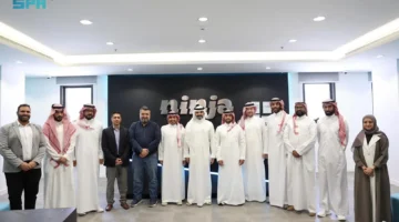 وزير الاتصالات يطلع على جهود الشركات التقنية التي يقودها الشباب السعودي
