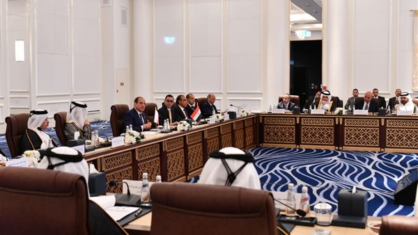 وزير الاستثمار: أنفقنا 550 مليار دولار لتطوير البنية التحتية خلال الـ10 سنوات الماضية وزير الاستثمار: أنفقنا 550 مليار دولار لتطوير البنية التحتية خلال الـ10 سنوات الماضية