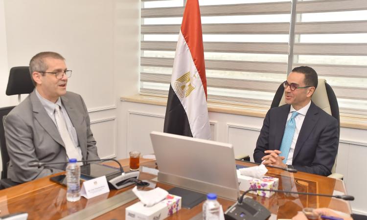وزير الاستثمار: مصر تعمل على بناء استراتيجية واضحة لصناعة الغزل والنسيج وزير الاستثمار: مصر تعمل على بناء استراتيجية واضحة لصناعة الغزل والنسيج