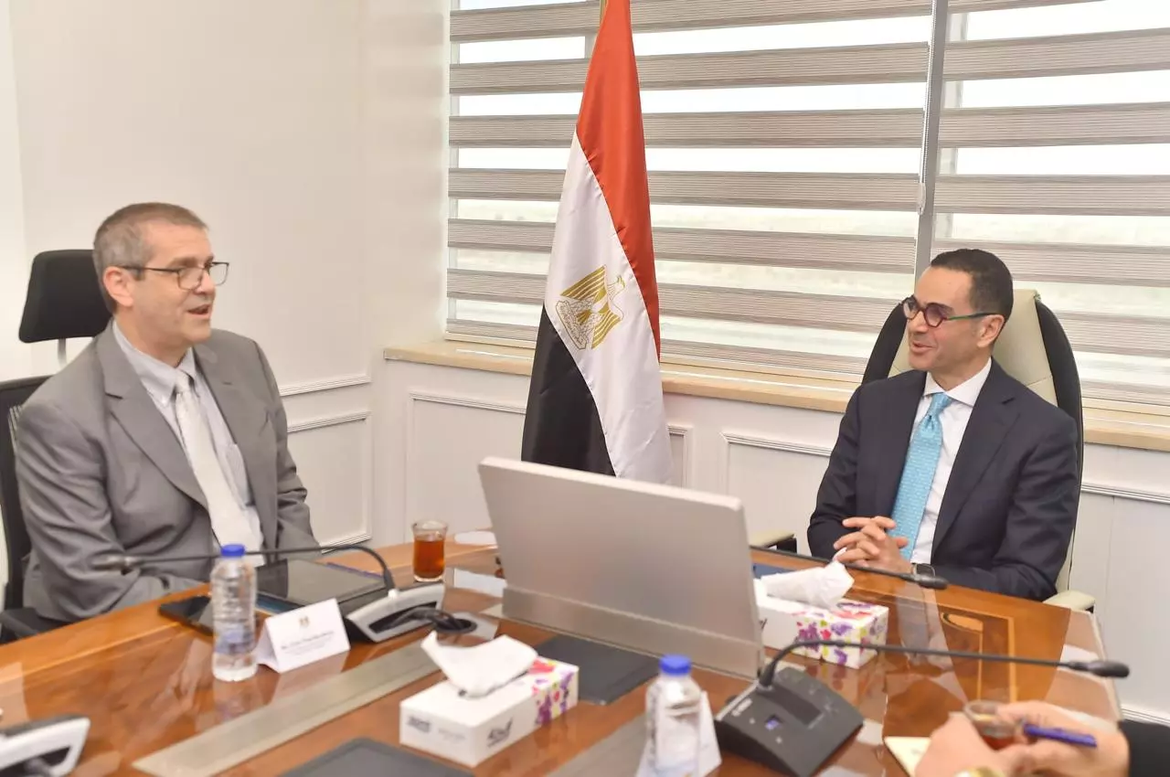 وزير الاستثمار: نعمل على بناء استراتيجية واضحة لصناعة الغزل والنسيج وزير الاستثمار: نعمل على بناء استراتيجية واضحة لصناعة الغزل والنسيج