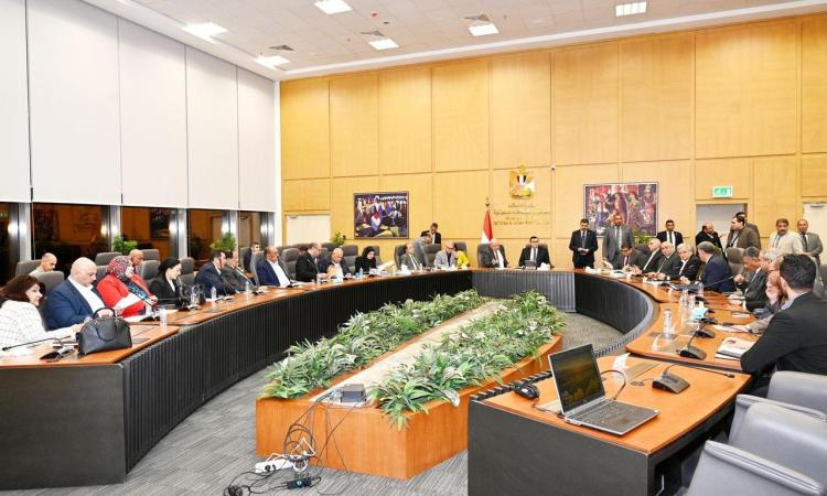 وزير الاسكان يؤكد أهمية التواصل والتكامل بين السلطتين التنفيذية والتشريعية