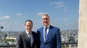 وزير البترول يزور مقر شركة “شل” في لندن لبحث خطط الحفر وتنمية الحقول