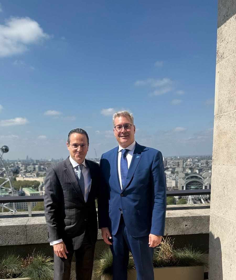 وزير البترول يزور مقر شركة “شل” في لندن لبحث خطط الحفر وتنمية الحقول وزير البترول يزور مقر شركة “شل” في لندن لبحث خطط الحفر وتنمية الحقول