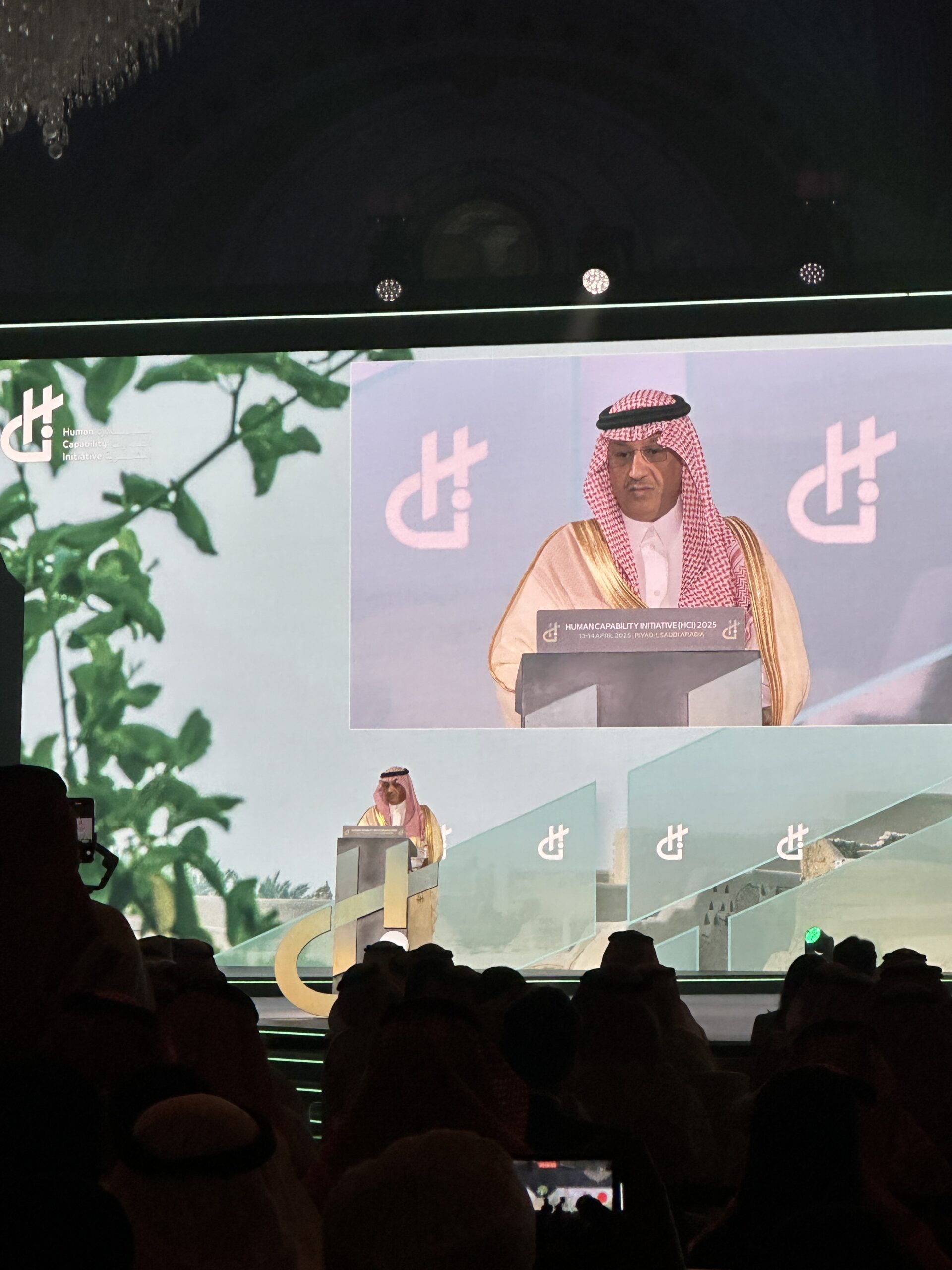 وزير التعليم: تنمية القدرات البشرية تتطلب تحولا جذريا في طريقة التعلم من خلال تبني أنظمة مرنة تعزز التعلم المستمر مدى الحياة وزير التعليم: تنمية القدرات البشرية تتطلب تحولا جذريا في طريقة التعلم من خلال تبني أنظمة مرنة تعزز التعلم المستمر مدى الحياة