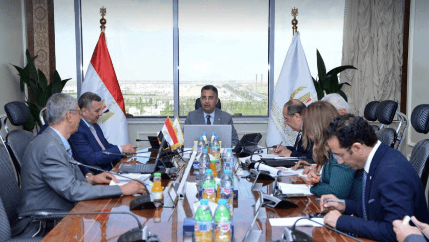 وزير التموين: رفع الطاقة الإنتاجية للزيوت وتكثيف المعروض بأسعار عادلة وزير التموين: رفع الطاقة الإنتاجية للزيوت وتكثيف المعروض بأسعار عادلة
