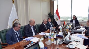 وزير التموين يبحث مع الإسكندرية للزيوت والصابون خطط التوسع واستقرار السوق
