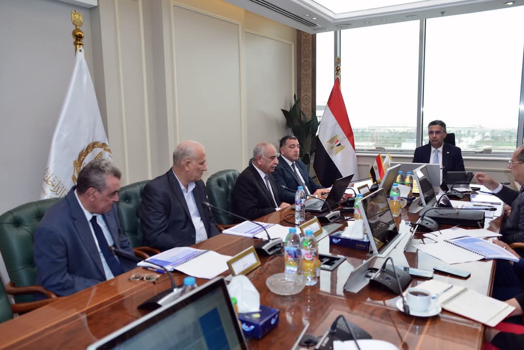 وزير التموين يبحث مع الإسكندرية للزيوت والصابون خطط التوسع واستقرار السوق