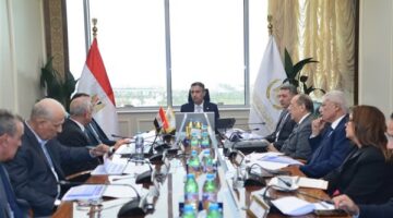 وزير التموين يعقد اجتماعًا مع شركة الإسكندرية للزيوت والصابون لمتابعة خطط التوسع